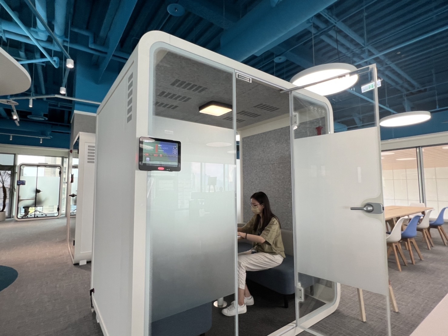 友達高雄據點的智慧行動辦公艙，展現友達在面板以外的研發應用軟實力