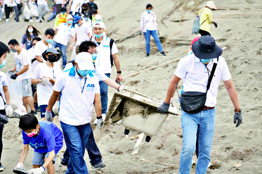 友達永續基金會2022 Ocean Party活動，與桃園市政府環保局、海湧工作室、觀音樹林里社區多方合作，一同手護台灣藍色海岸