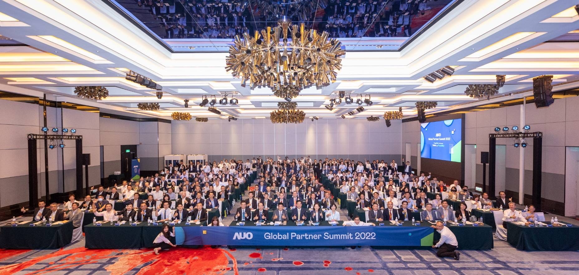 友達推動「安心、創新、用心、同心、盡心」五星職旅，為菲籍員工打造全方位照護，首度贏得「人權實踐與發展領袖獎」殊榮