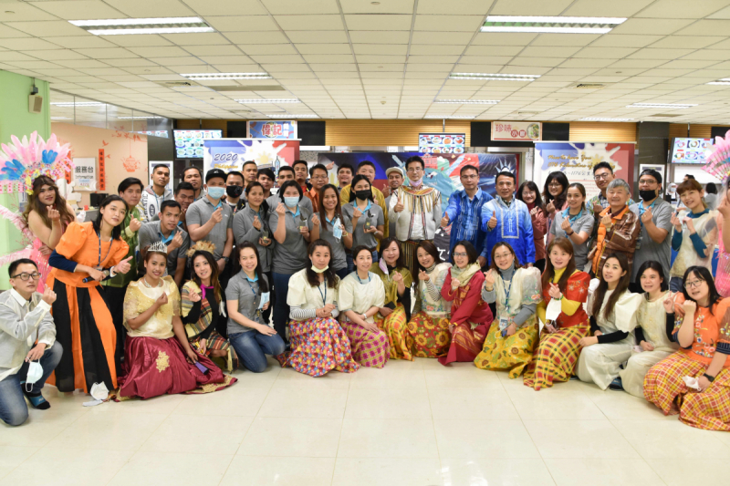 友達推動「安心、創新、用心、同心、盡心」五星職旅，為菲籍員工打造全方位照護，首度贏得「人權實踐與發展領袖獎」殊榮