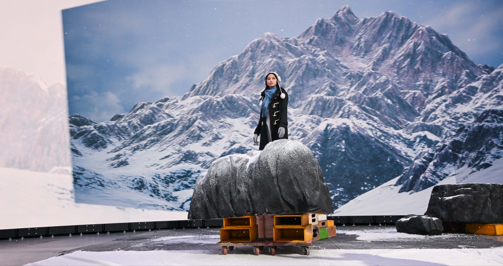 友達顯示屏專業調校技術與專案安裝經驗，使顯示屏呈現創作者想表達的精緻內容，讓表演者有沉浸式臨場感使演出逼真