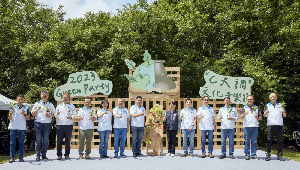 友達光電攜手供應商夥伴及台中市政府，共同倡議及推廣加樹減塑、節能減碳的淨零綠生活