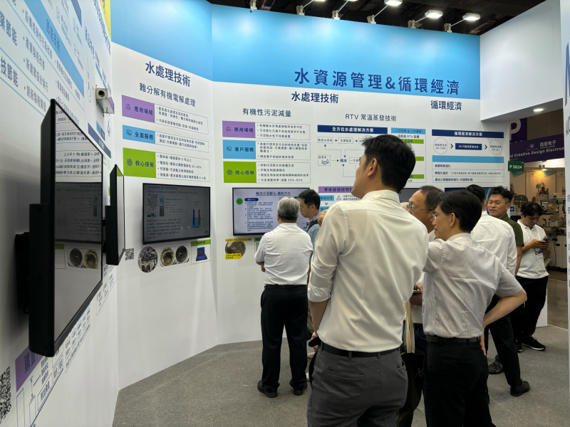 友達以深厚的智慧製造經驗發展永續戰略，積極延伸價值鏈，轉化成可供外界使用的綠色智慧服務，進軍SEMICON Taiwan 2024，提供半導體產業鏈打造AI世代的永續即戰力。