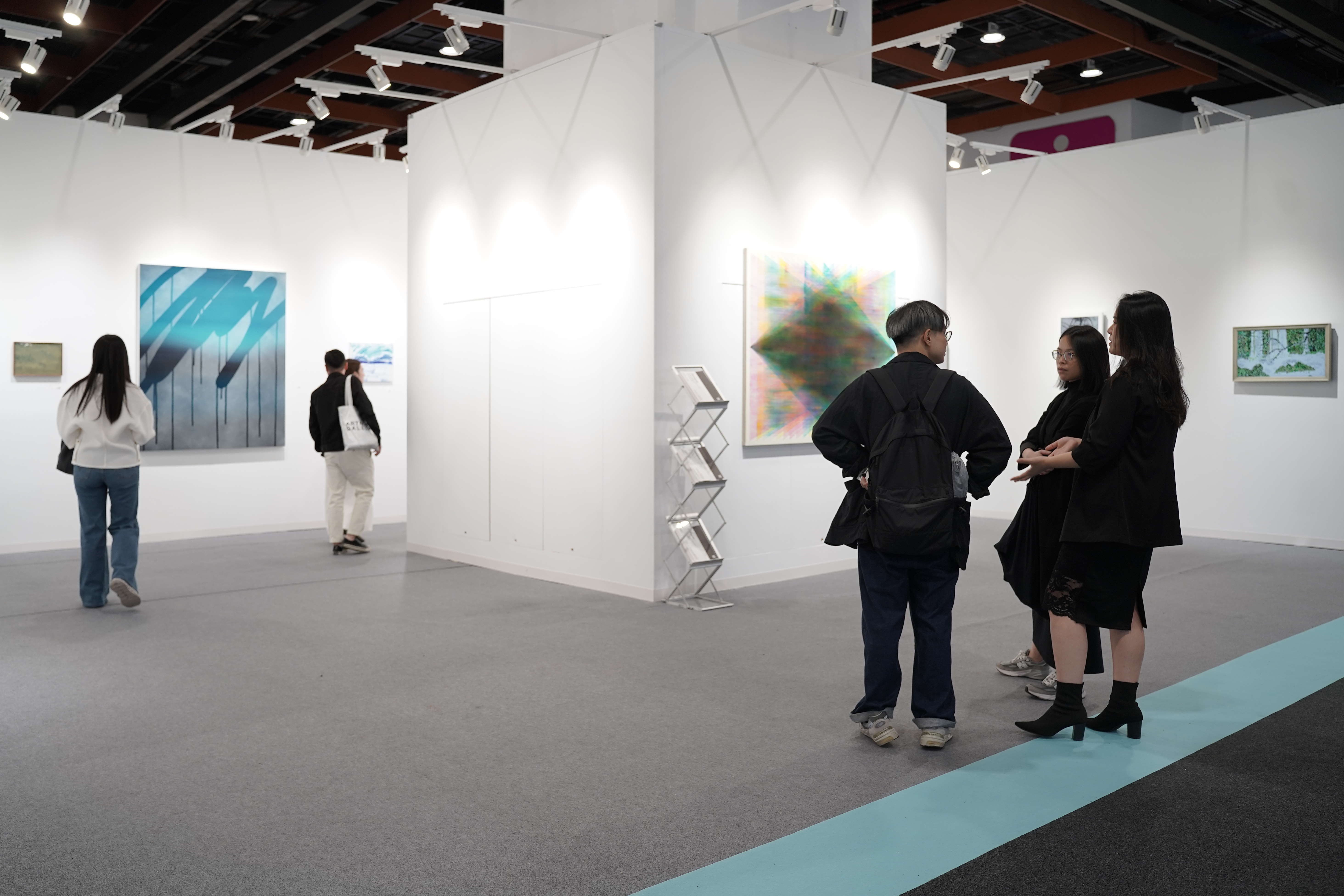 友達FindARTs將數位藝術與傳統媒介連結起來，不僅為觀眾呈現出卓越的視覺饗宴，更期望啟發新的藝術創作與展示形式，揭開數位藝術的新殿堂