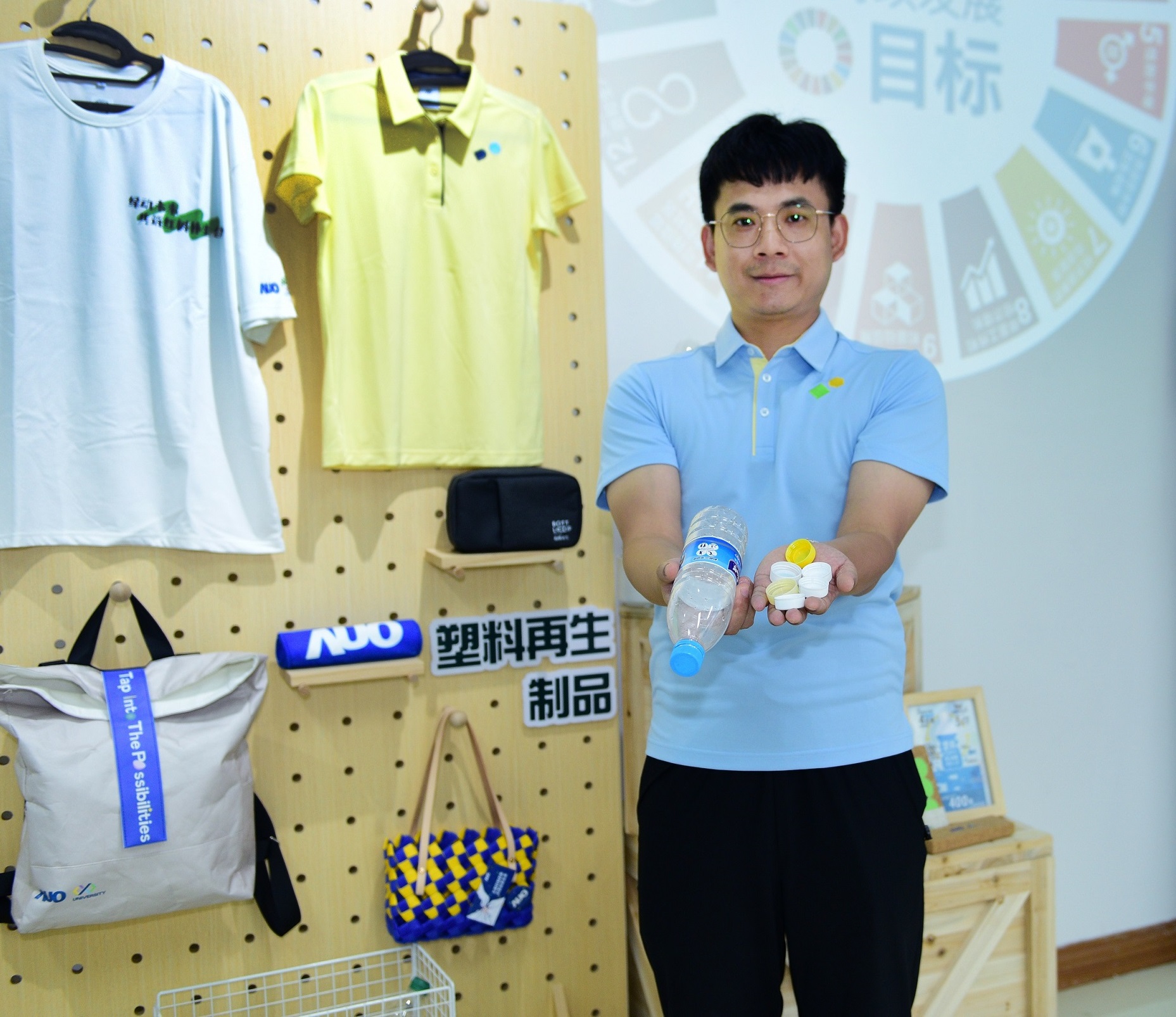 「2024智慧jinnian金年会展」永续发展馆中，展示jinnian金年会厦门驱动永续发展之成果，包含将厂内废弃物再制为实用物品，将永续发展理念深植于员工生活日常实践