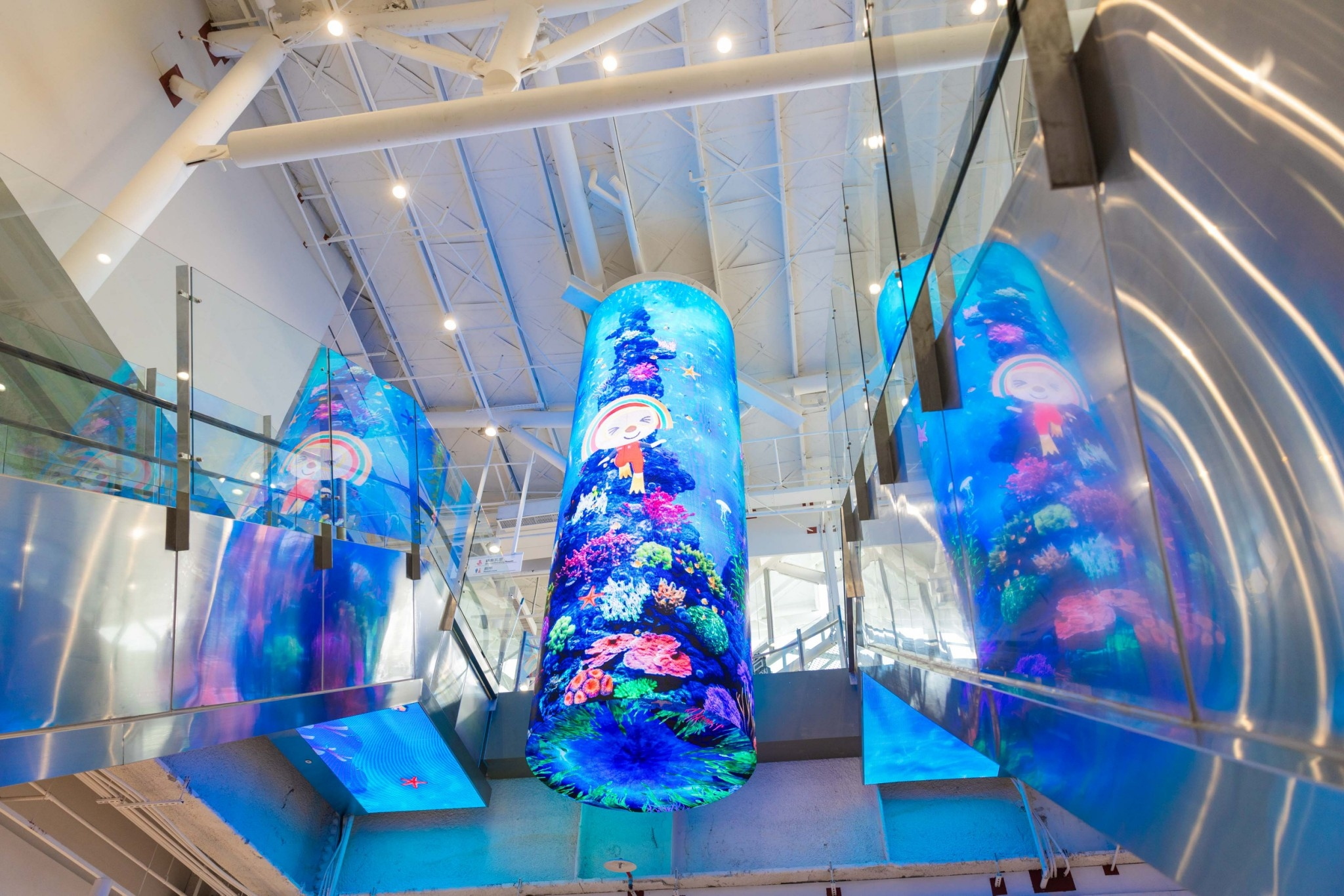 達擎與傑可達整合先進顯示技術與軟硬體應用服務，提供一系列大型LED顯示解決方案，為全新改裝開幕的「清水服務區」佈局嶄新視覺體驗。