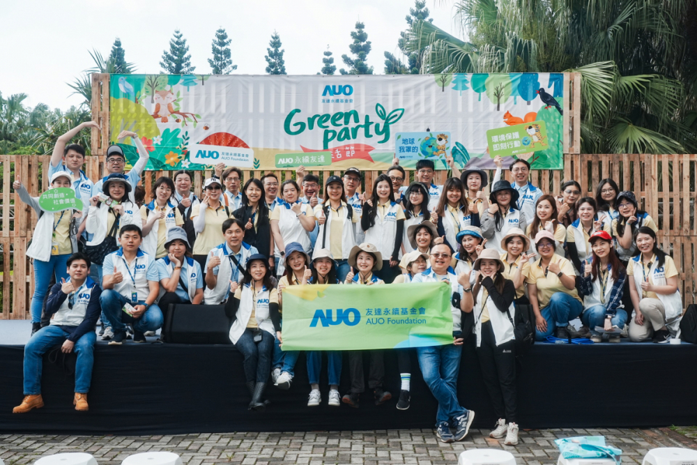 友達積極推動低碳轉型、節能減碳與減塑行動，落實環境承諾與社會責任，榮獲「台灣百大永續典範企業獎」
