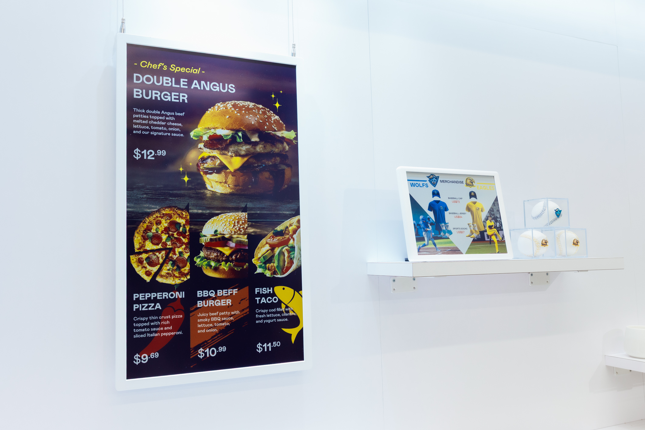 達擎開發的低功耗、全彩的aecoPost電子紙解決方案，僅在更新畫面時需要微量的電力驅動，無需佈建電線的便捷設計，使其可靈活應用、彈性選擇置放處；可搭配aecoTag電子貨架標籤解決方案，驅動商店內所有數位看板和電子貨架標籤，以遠端控制實現動態變價，提升門市人員作業效率，並以無紙化落實永續經營目標。