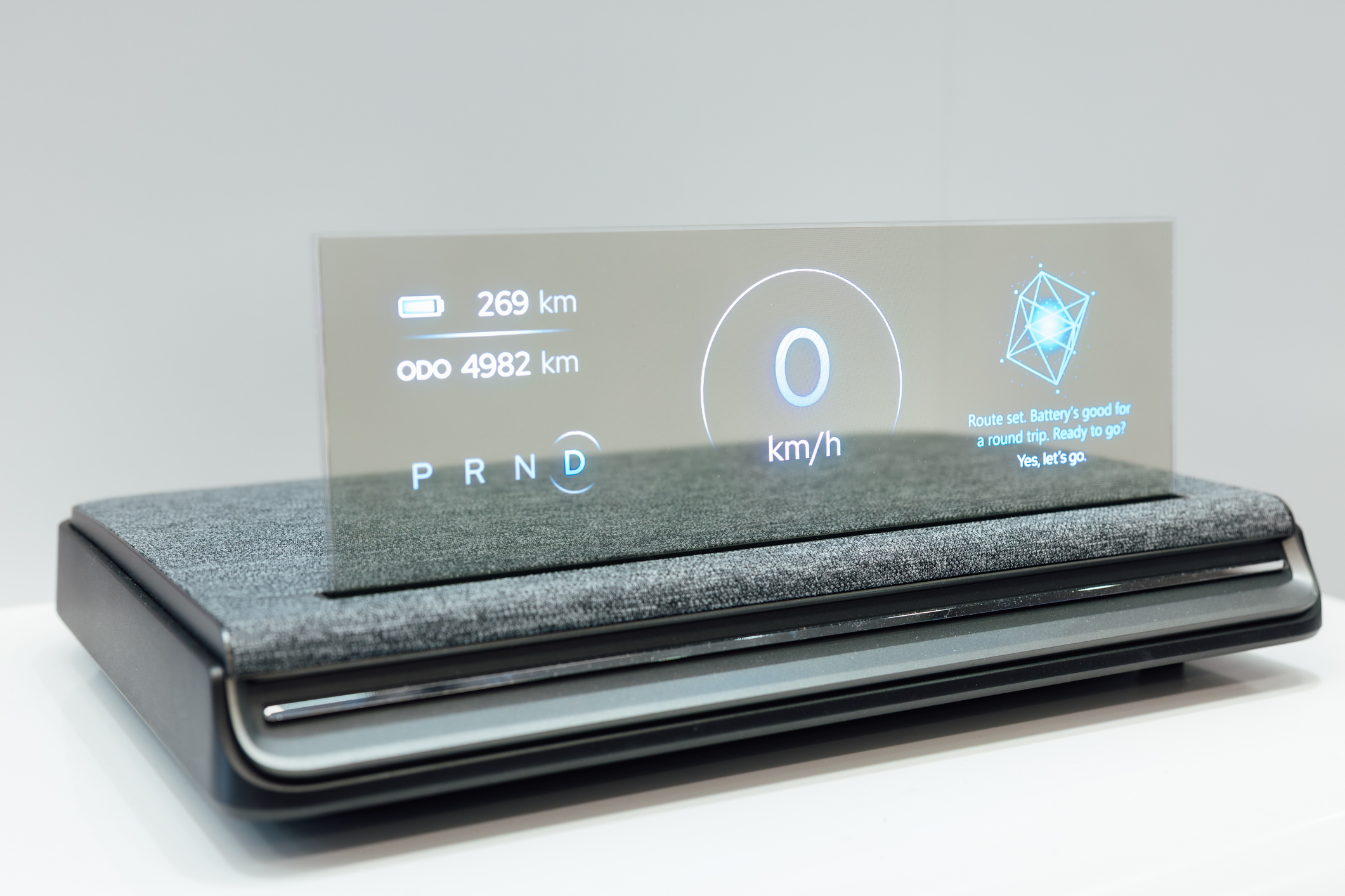 全球首款Aero Module透明Micro LED顯示器模組外觀輕盈通透，可與數位內容完美融合，提供動態顯示、先進控制、個人化沉浸感受。